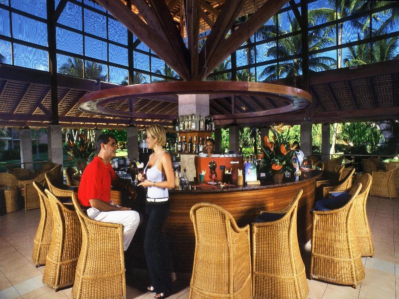Natura Park Beach & Spa Eco Resort Punta Cana Exterior photo The bar at the lobby